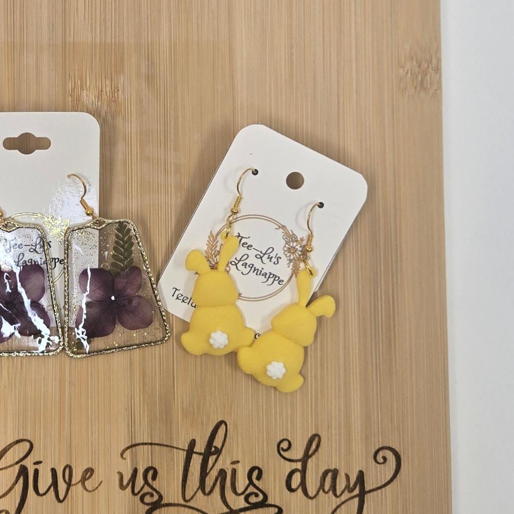 3D printed bunny butt earrings (yellow)